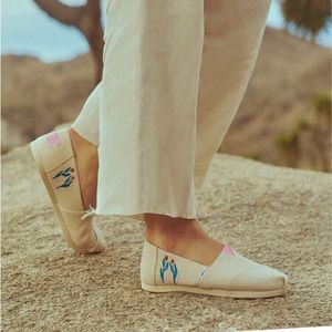NWT TOMS X LUDI LEIVA Earthwise Flower Embroidered Flats